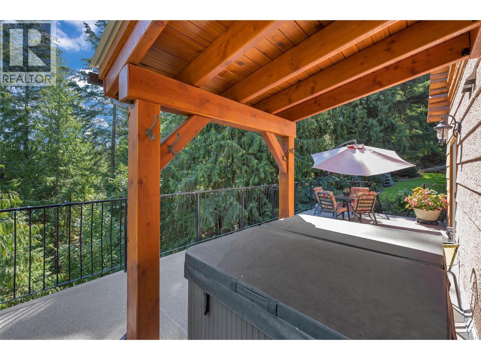 Hot tub on the deck! - 2726 Tranquil Place, Blind Bay, BC - Outdoor With Deck Patio Veranda With Exterior
