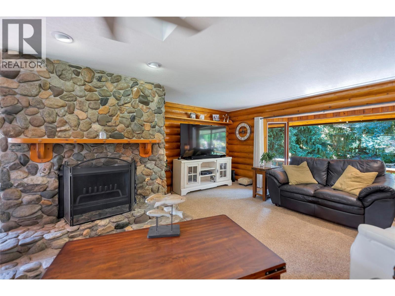 2726 Tranquil Place, Blind Bay, BC - Indoor Photo Showing Living Room With Fireplace