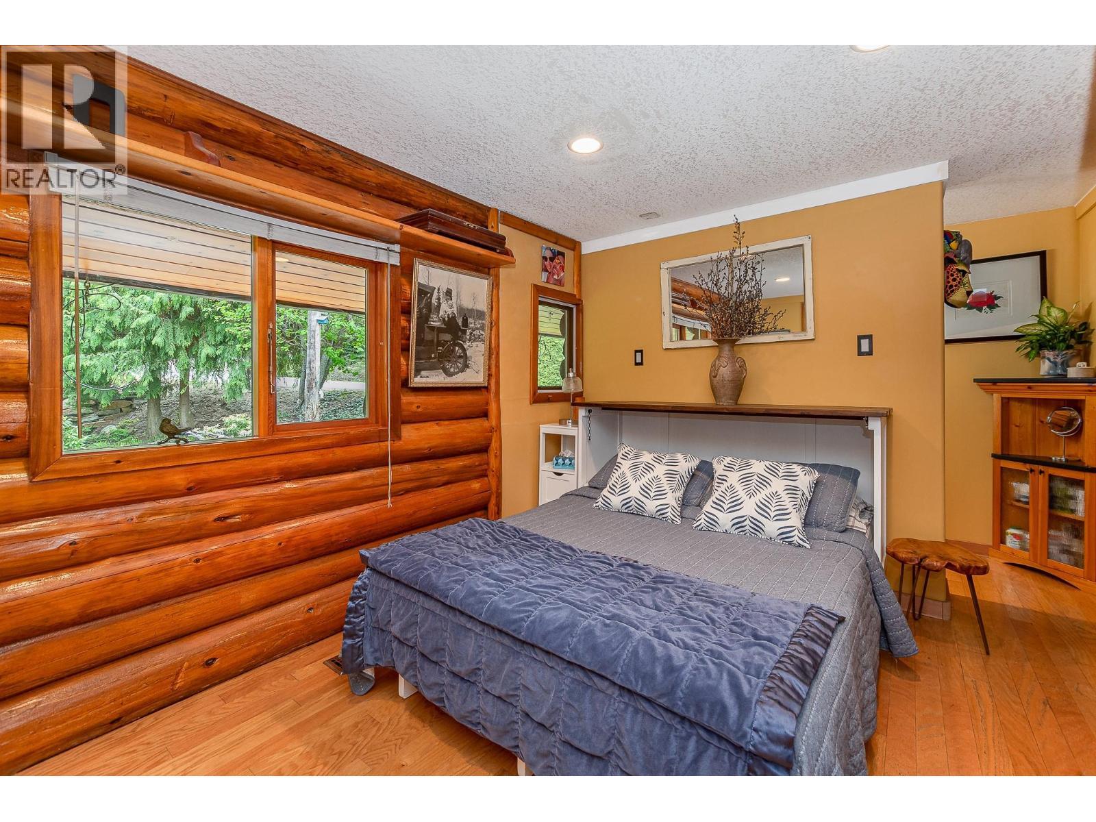 2726 Tranquil Place, Blind Bay, BC - Indoor Photo Showing Bedroom