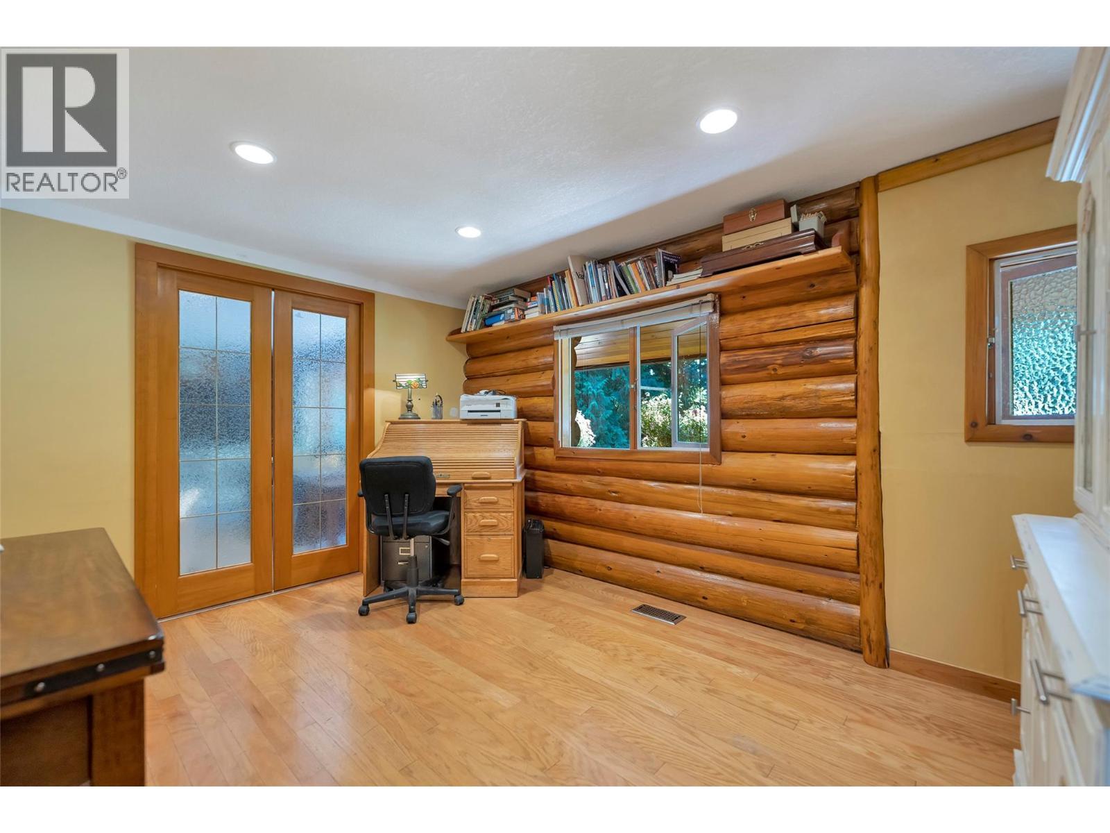 2726 Tranquil Place, Blind Bay, BC - Indoor Photo Showing Office