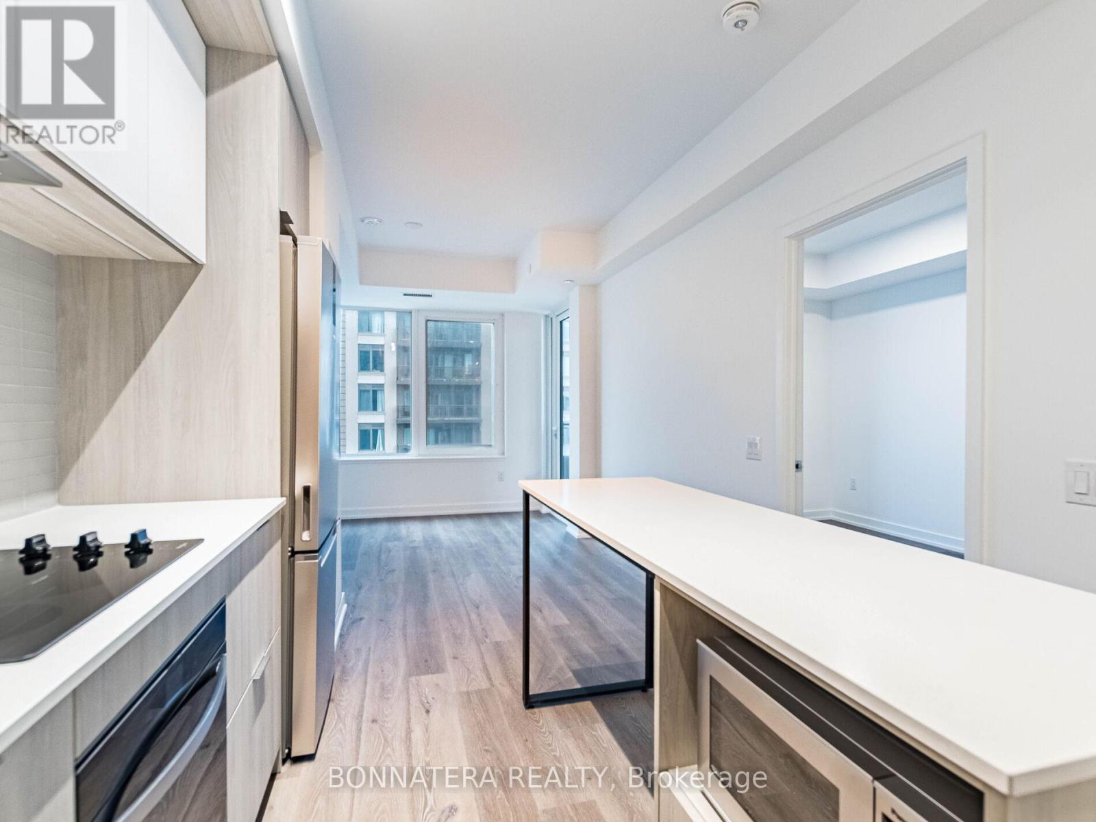 2307 - 395 Square One Drive, Mississauga, ON - Indoor Photo Showing Kitchen