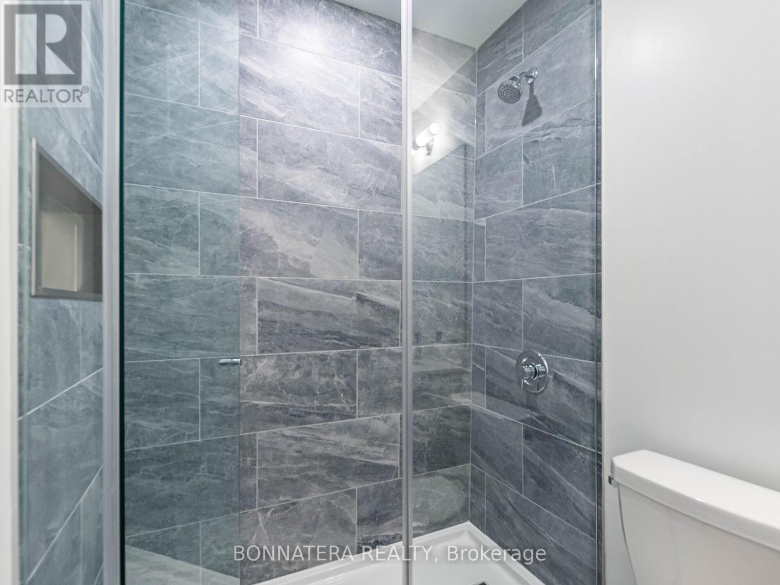 2307 - 395 Square One Drive, Mississauga, ON - Indoor Photo Showing Bathroom