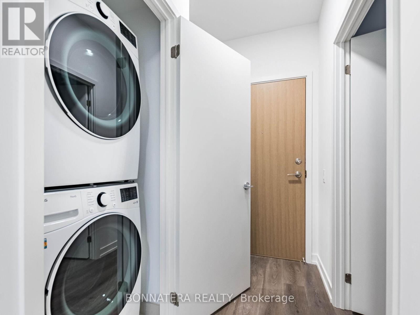 2307 - 395 Square One Drive, Mississauga, ON - Indoor Photo Showing Laundry Room