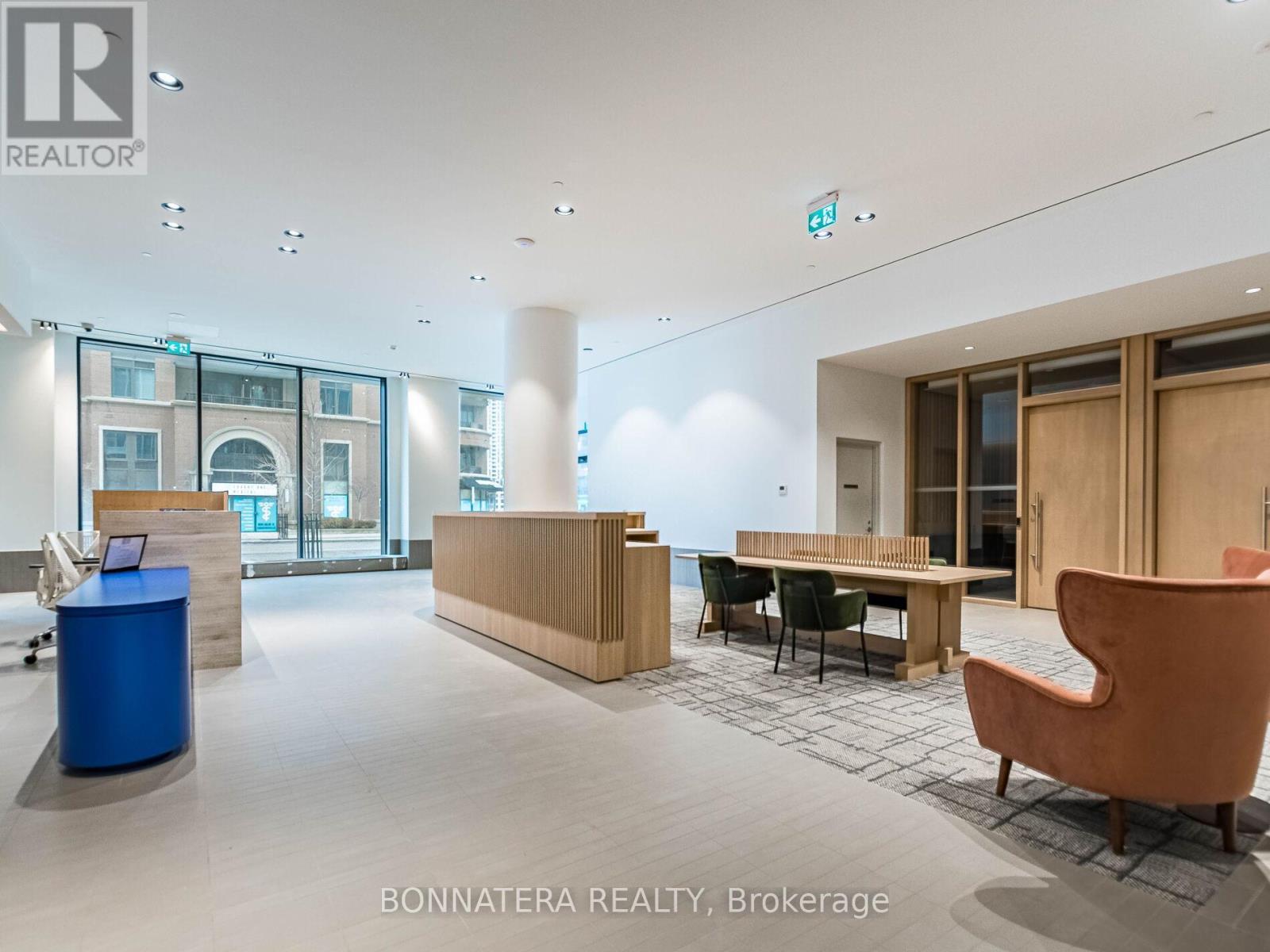 2307 - 395 Square One Drive, Mississauga, ON - Indoor