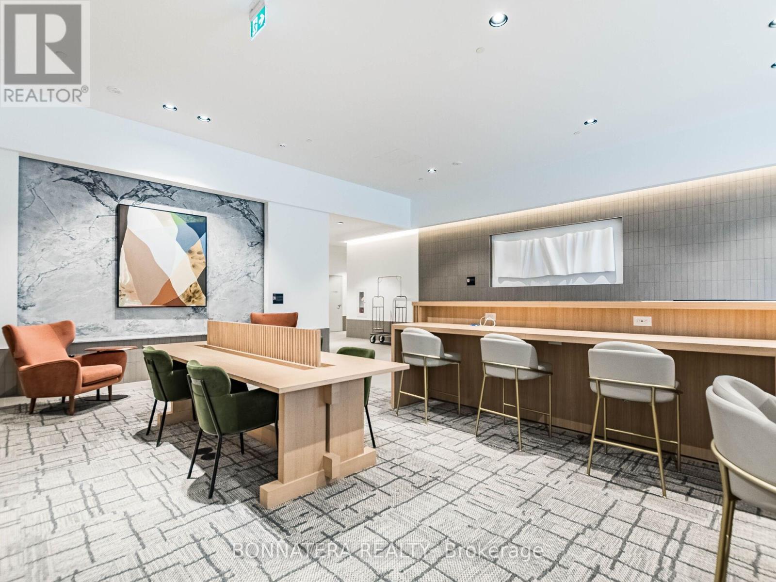 2307 - 395 Square One Drive, Mississauga, ON - Indoor