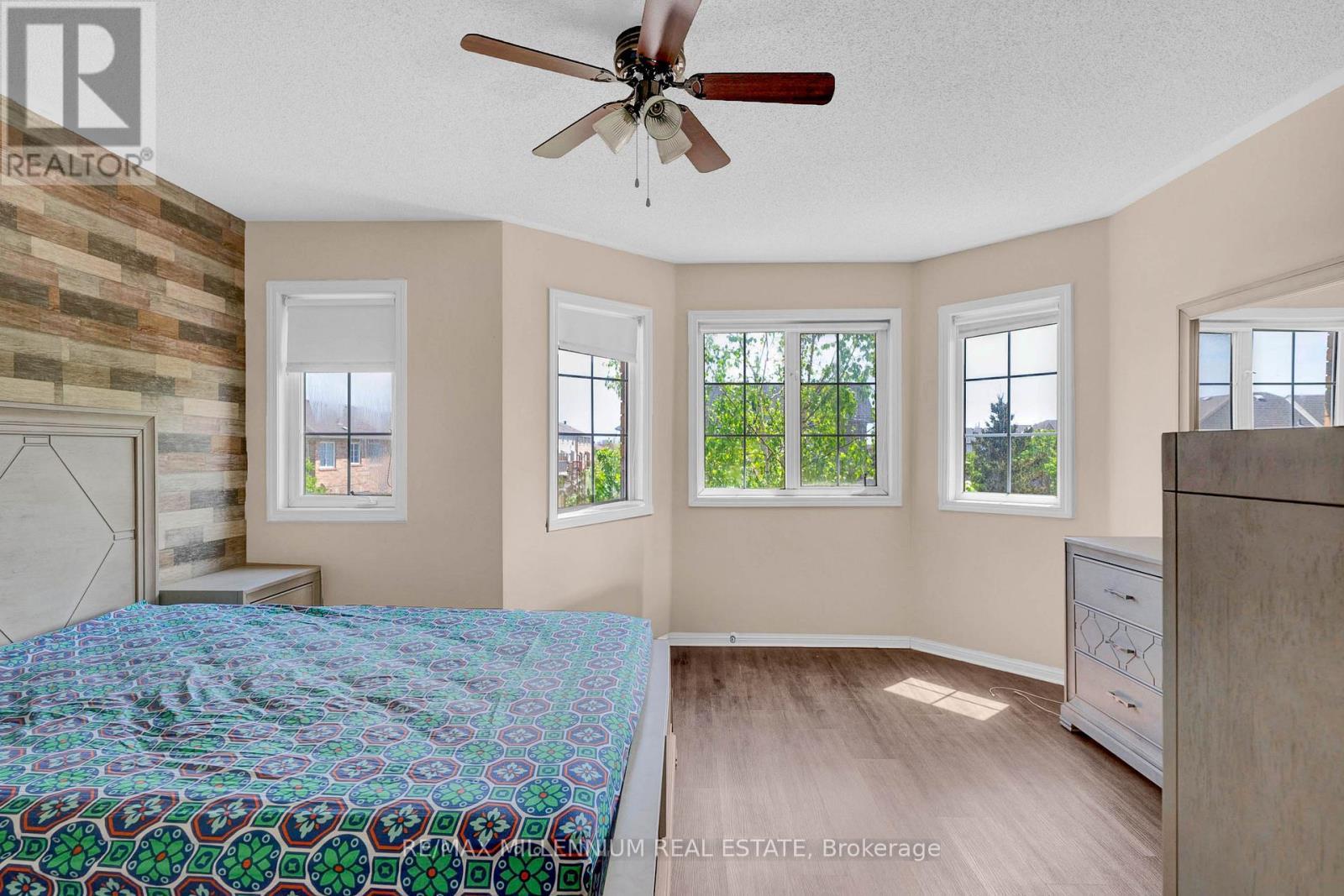 10 Mainland Crescent E, Vaughan, ON - Indoor Photo Showing Bedroom