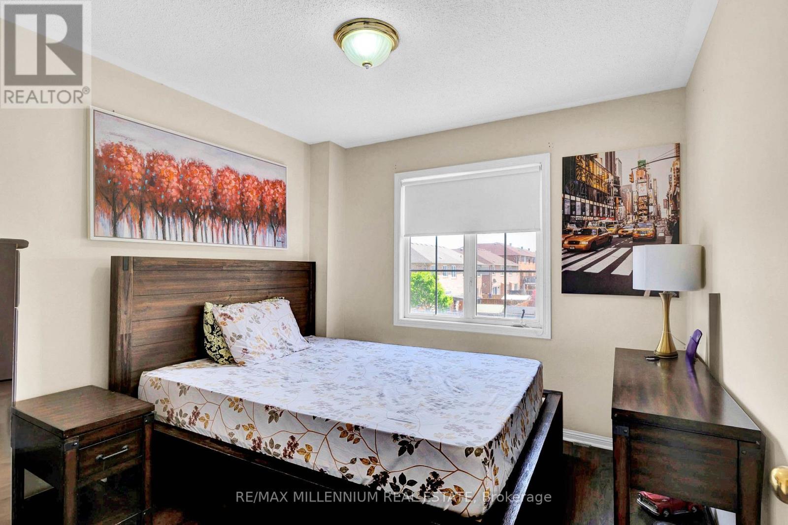 10 Mainland Crescent E, Vaughan, ON - Indoor Photo Showing Bedroom