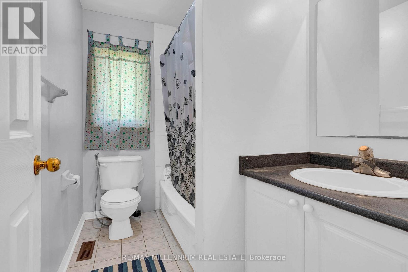 10 Mainland Crescent E, Vaughan, ON - Indoor Photo Showing Bathroom