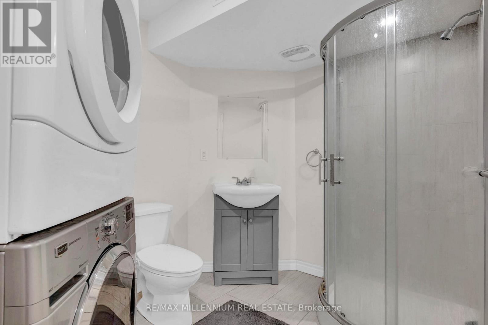 10 Mainland Crescent E, Vaughan, ON - Indoor Photo Showing Laundry Room