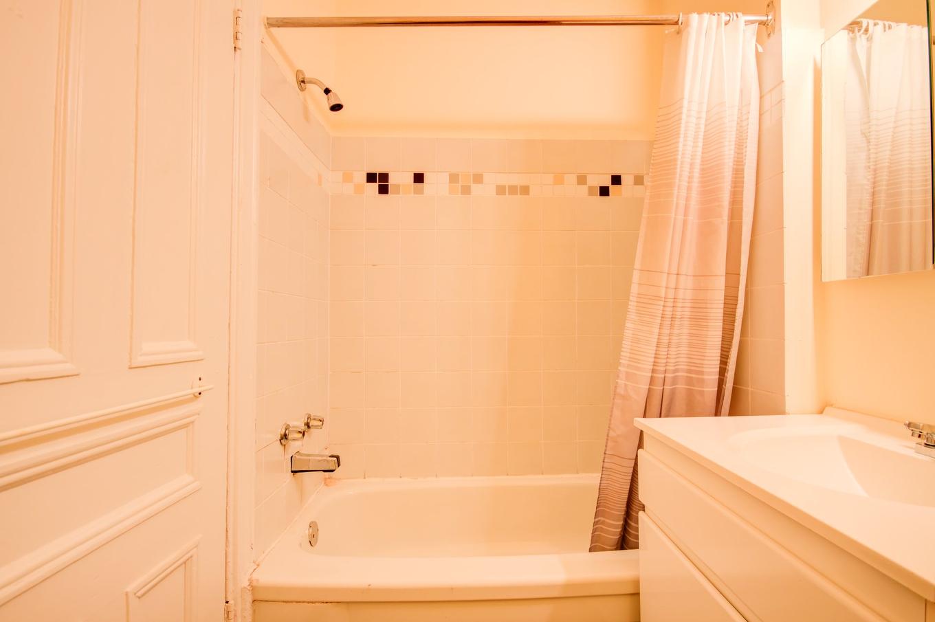 Salle de bains - 951 - 955 Av. Laporte, Montréal (Le Sud-Ouest), QC - Indoor Photo Showing Bathroom