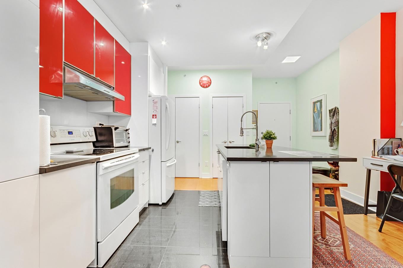 Cuisine - 207-7317 Av. Victoria, Montréal (Côte-Des-Neiges/Notre-Dame-De-Grâce), QC - Indoor Photo Showing Kitchen