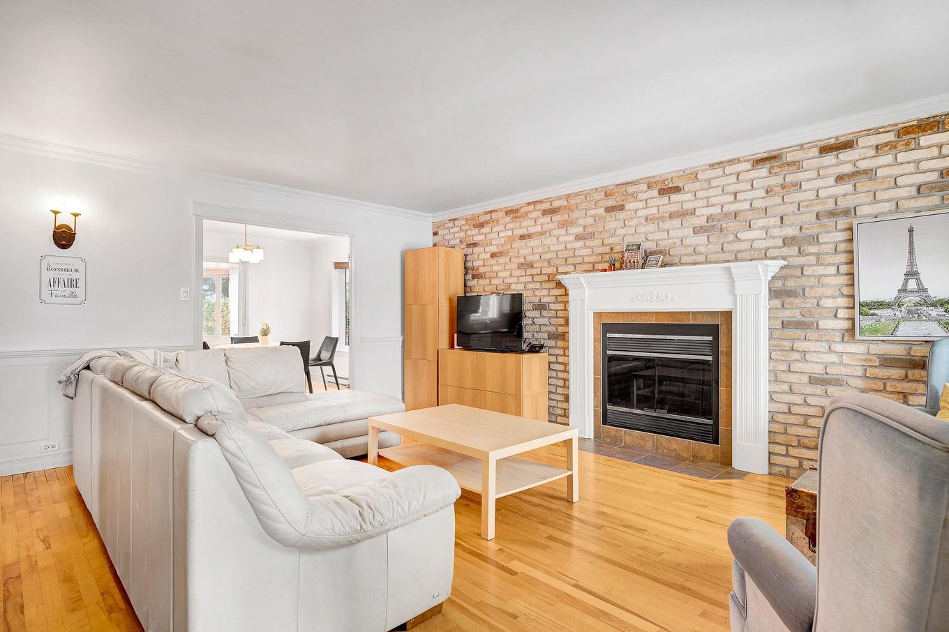 Living room - 57 Rue Des Florins, Blainville, QC - Indoor Photo Showing Living Room With Fireplace