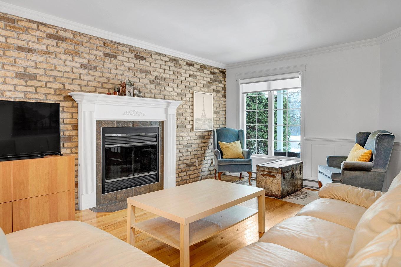 Living room - 57 Rue Des Florins, Blainville, QC - Indoor Photo Showing Living Room With Fireplace