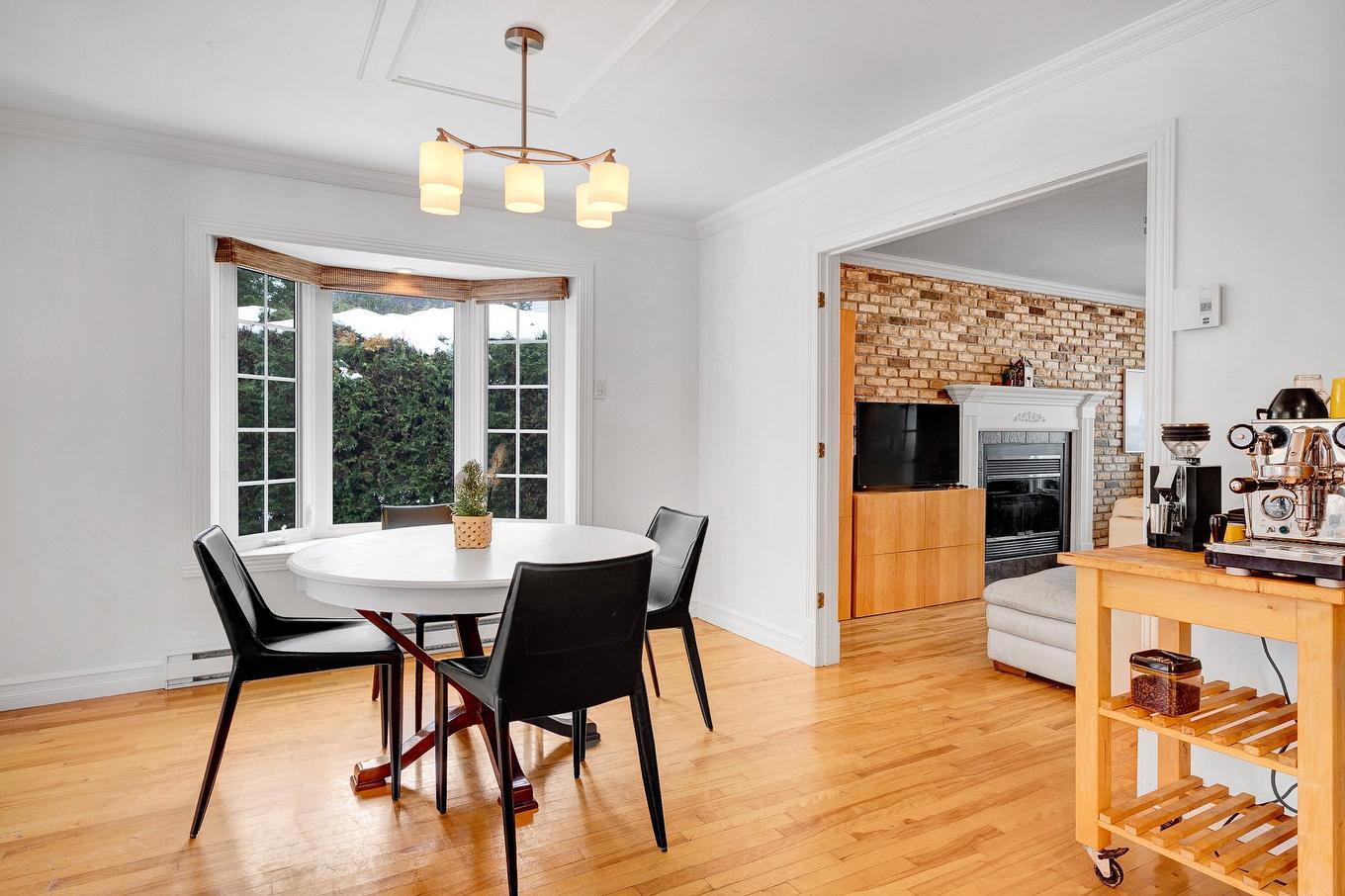 Dining room - 57 Rue Des Florins, Blainville, QC - Indoor Photo Showing Dining Room With Fireplace