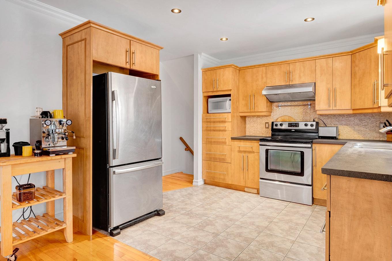 Kitchen - 57 Rue Des Florins, Blainville, QC - Indoor Photo Showing Kitchen With Double Sink