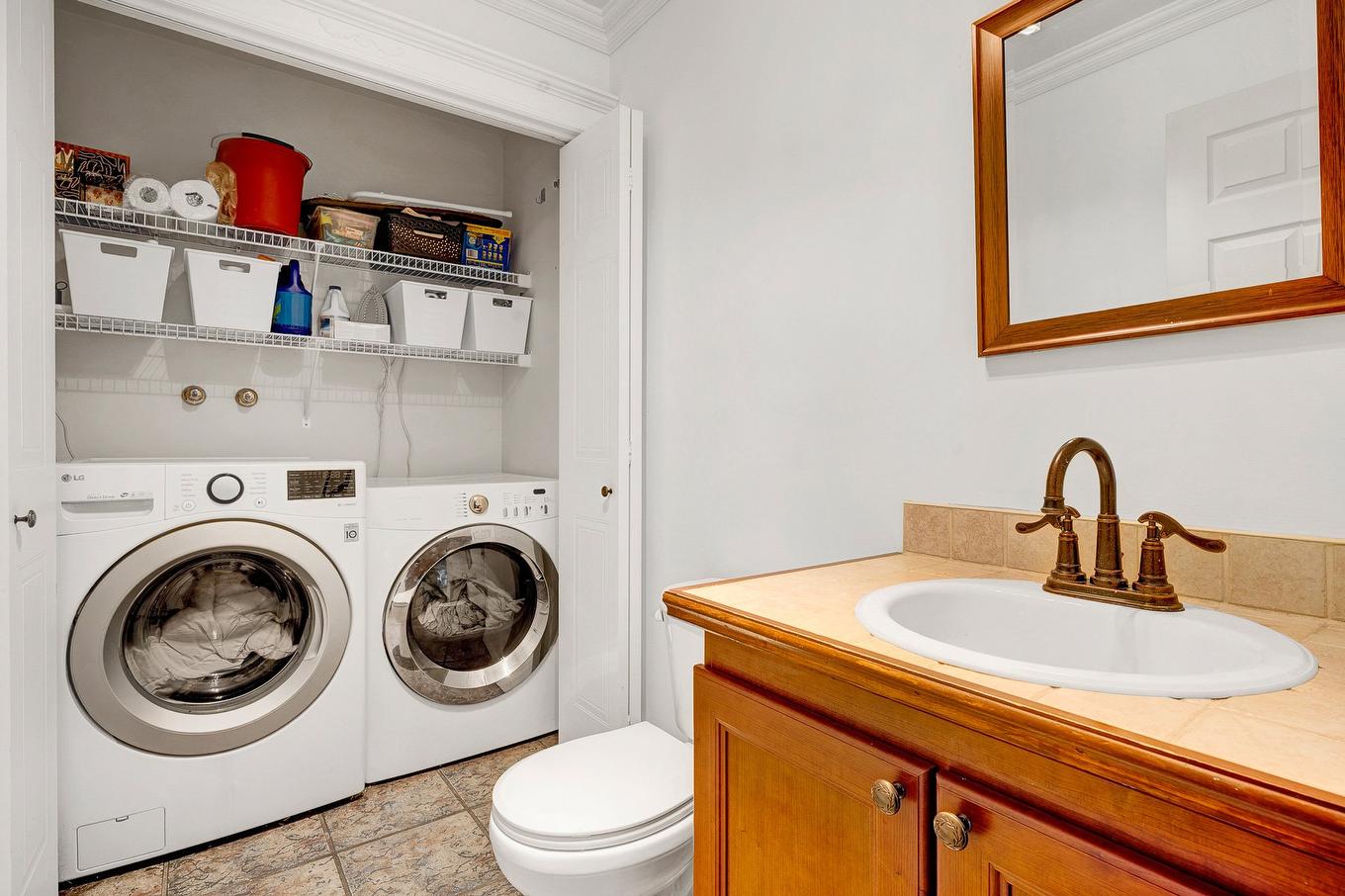 Powder room - 57 Rue Des Florins, Blainville, QC - Indoor Photo Showing Laundry Room