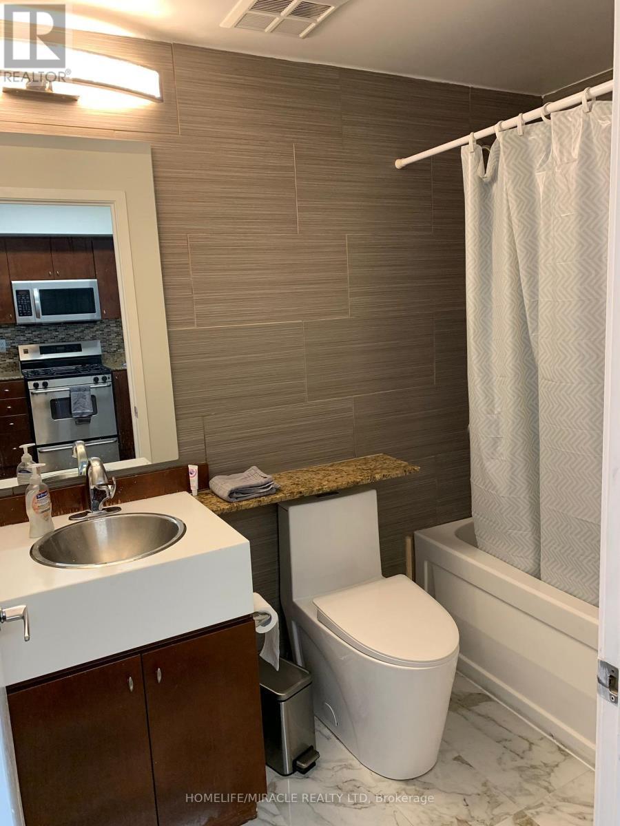 2805 - 35 Mariner Terrace, Toronto, ON - Indoor Photo Showing Bathroom