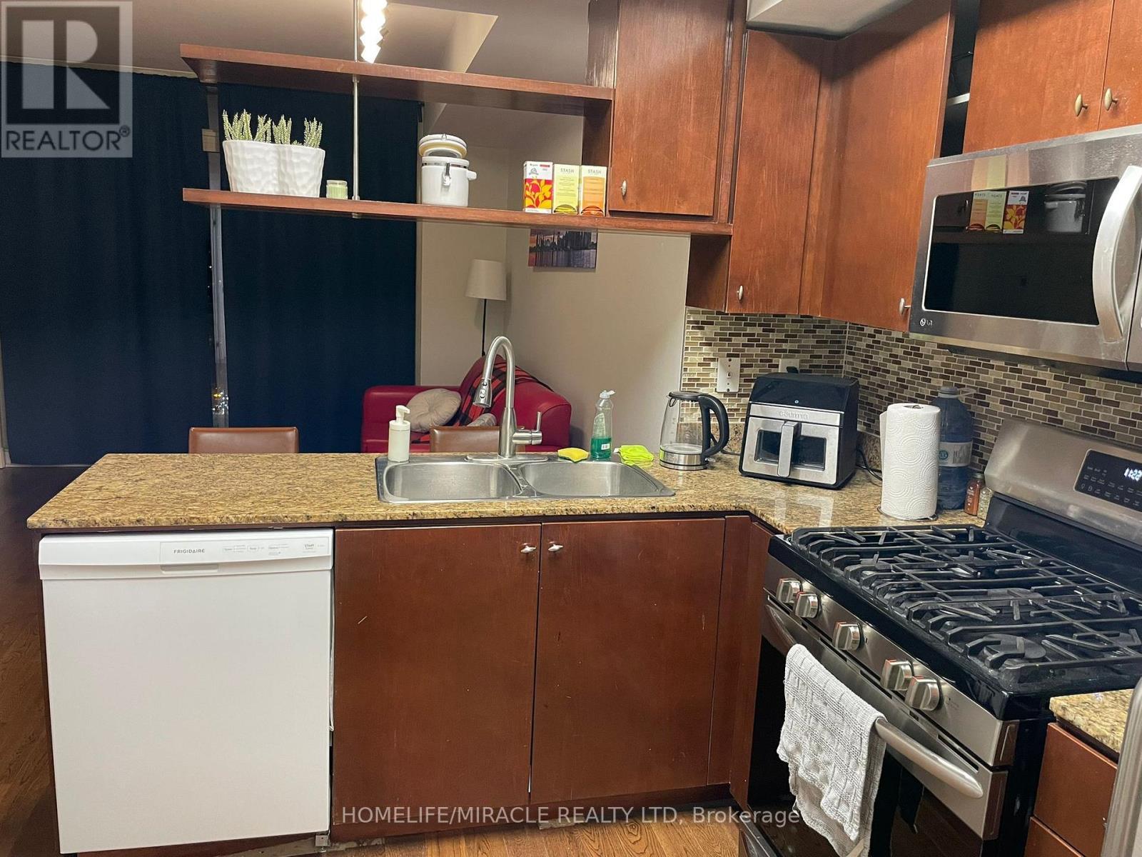 2805 - 35 Mariner Terrace, Toronto, ON - Indoor Photo Showing Kitchen With Double Sink