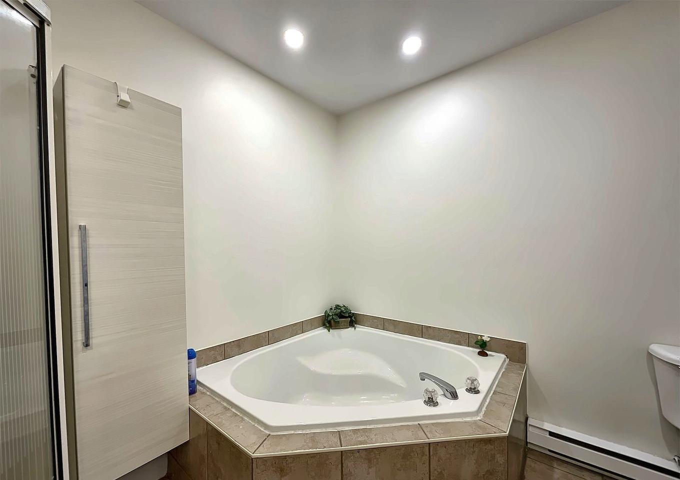 Salle de bains - 1252 Rue Notre-Dame-De-Fatima, Laval (Pont-Viau), QC - Indoor Photo Showing Bathroom