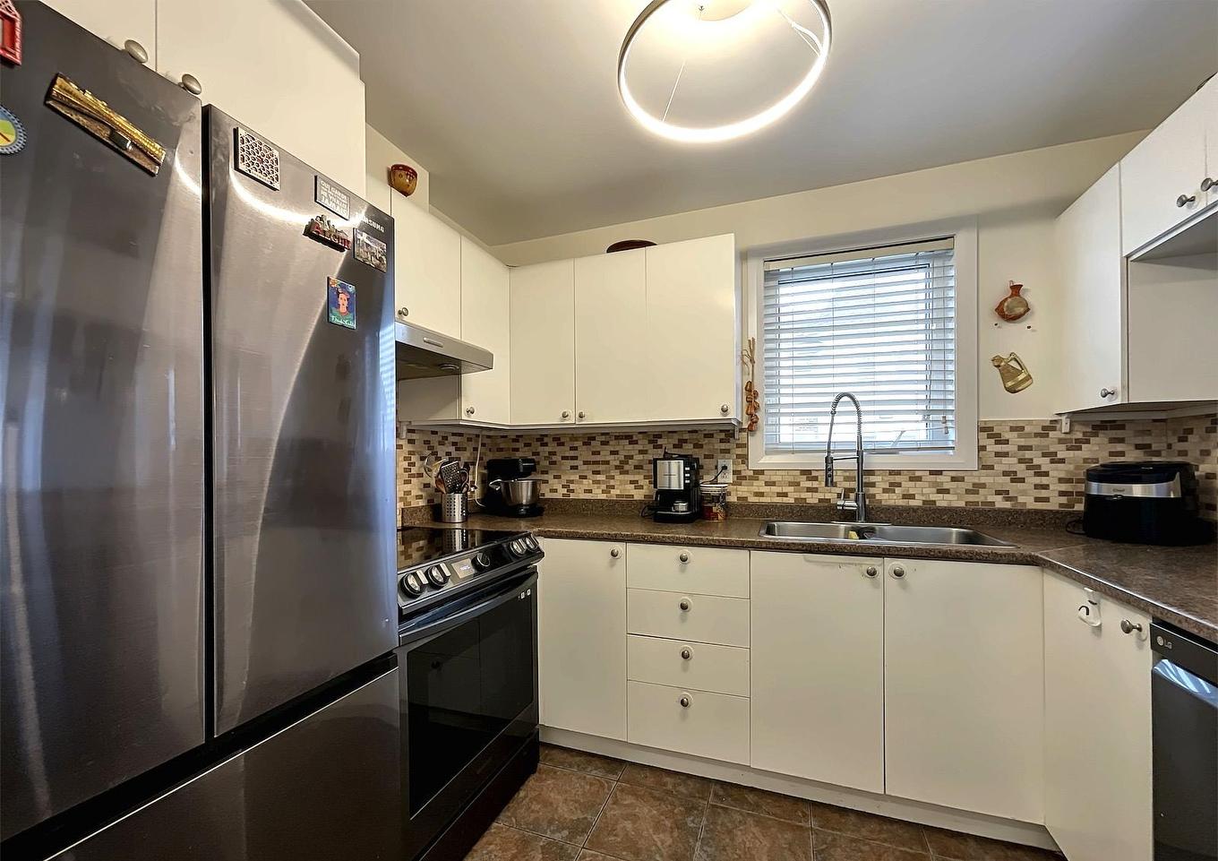 Cuisine - 1252 Rue Notre-Dame-De-Fatima, Laval (Pont-Viau), QC - Indoor Photo Showing Kitchen With Double Sink