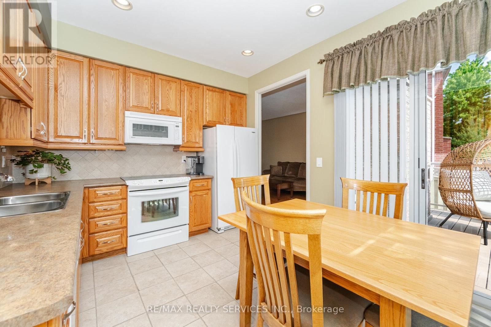 8 Inwood Place, Brampton, ON - Indoor