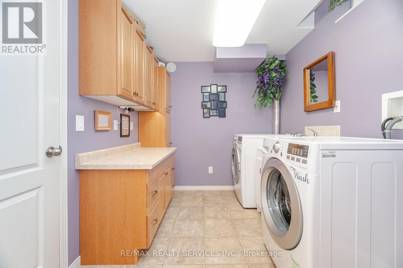 8 Inwood Place, Brampton, ON - Indoor Photo Showing Laundry Room