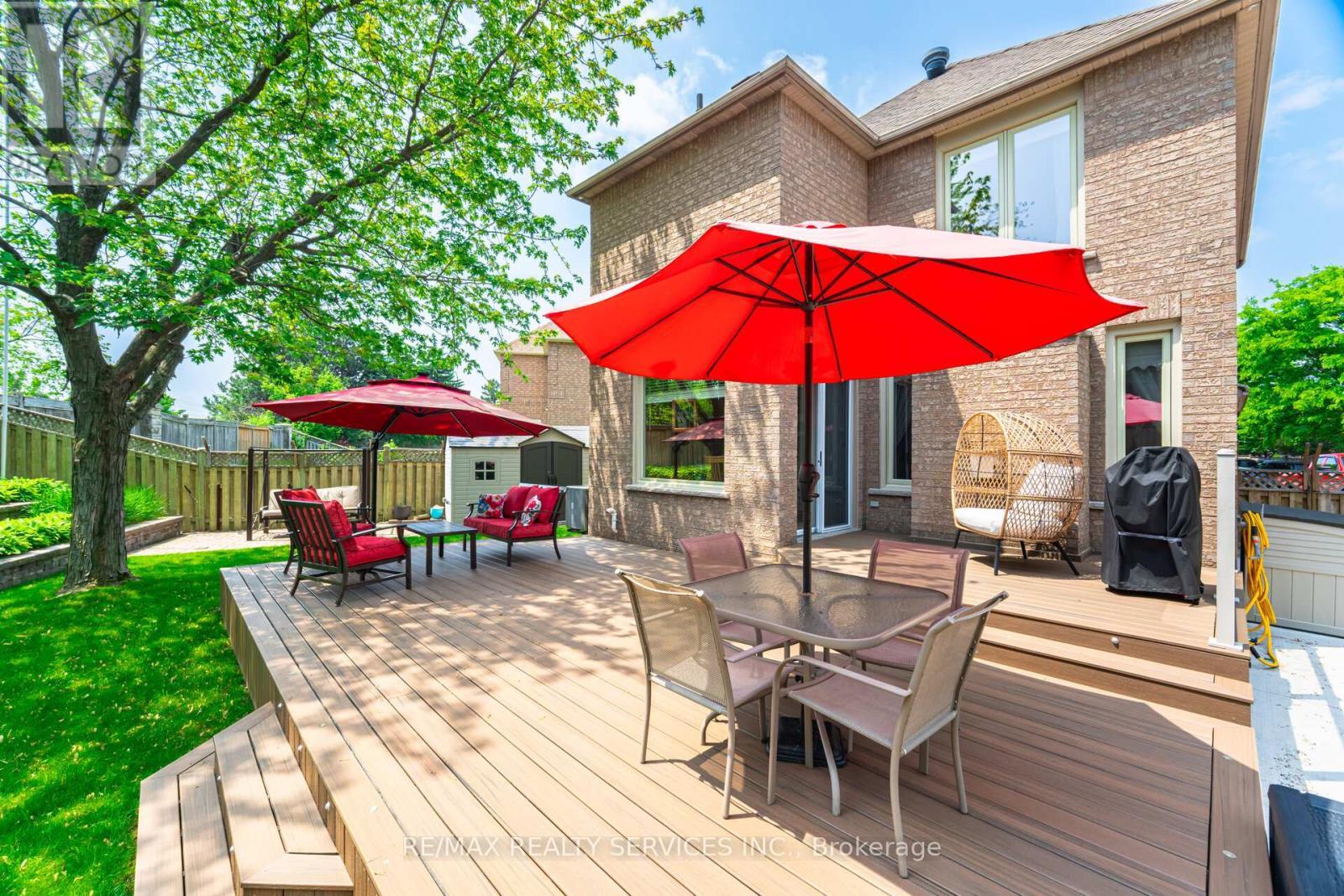8 Inwood Place, Brampton, ON - Outdoor With Deck Patio Veranda With Exterior