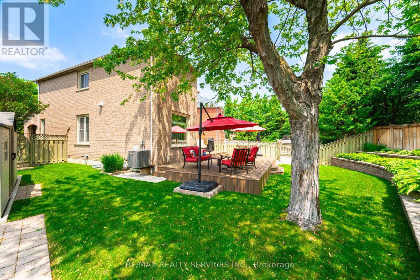 8 Inwood Place, Brampton, ON - Outdoor With Deck Patio Veranda