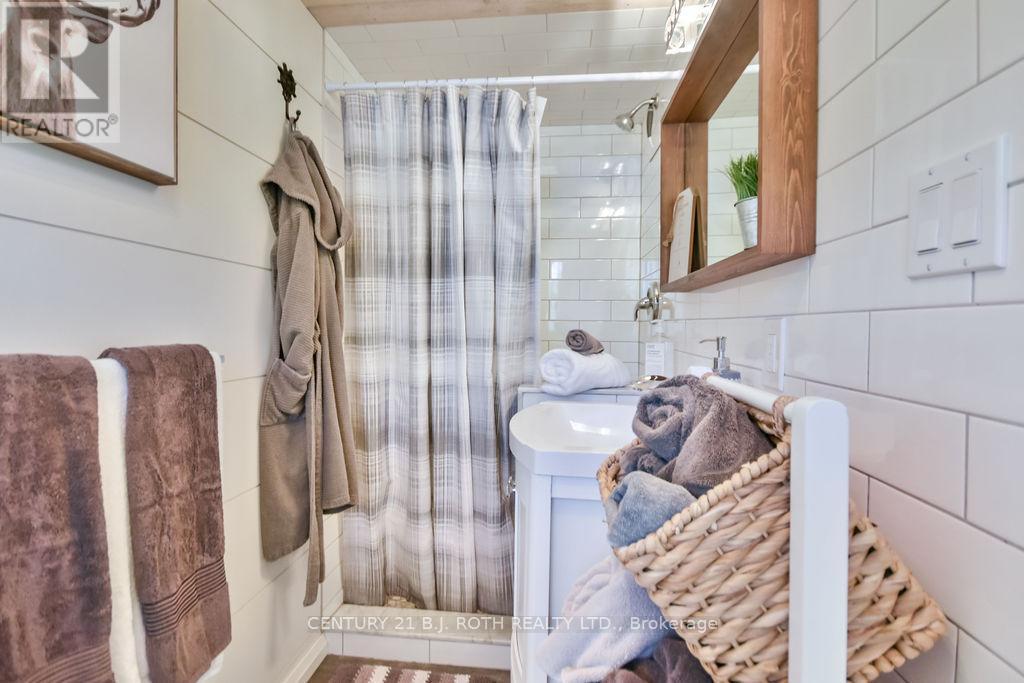 27 Sr406 Shore, Muskoka Lakes, ON