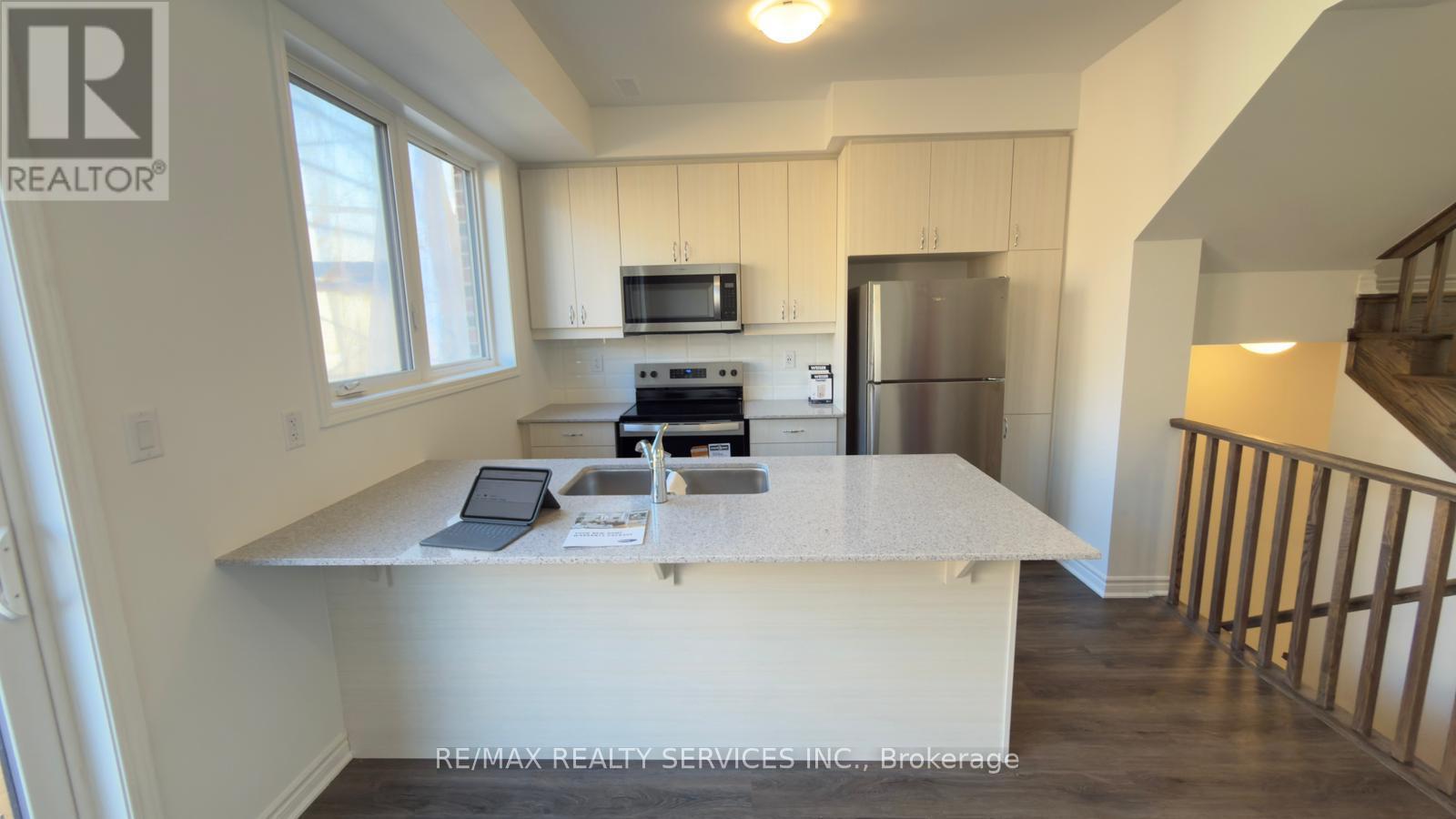 41 Yellow Rail Crescent, Brampton, ON - Indoor Photo Showing Kitchen With Stainless Steel Kitchen