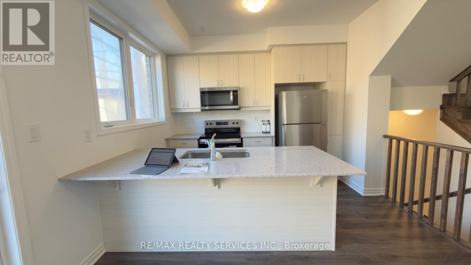 41 Yellow Rail Crescent, Brampton, ON - Indoor Photo Showing Kitchen With Stainless Steel Kitchen