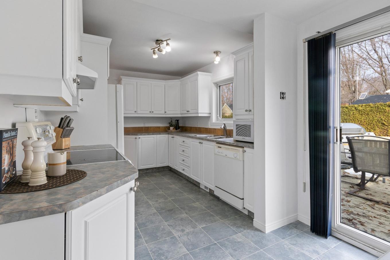 Cuisine - 99 Rue Hamilton, Châteauguay, QC - Indoor Photo Showing Kitchen