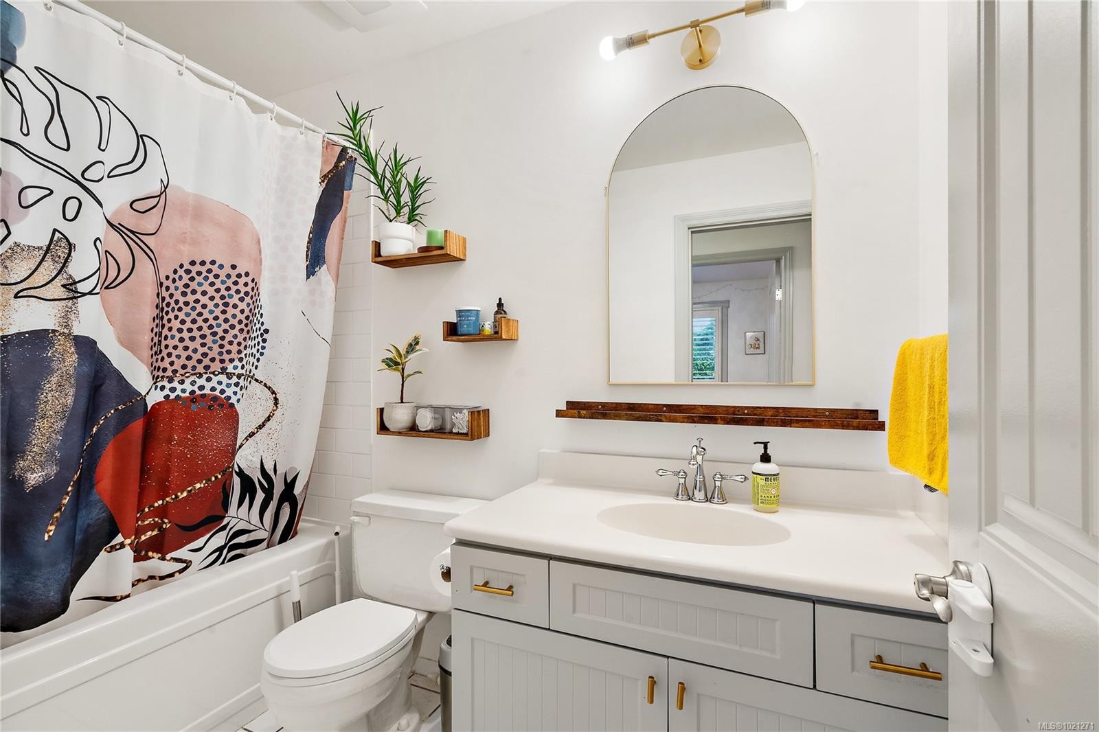 4000 Cedar Hill Rd, Saanich, BC