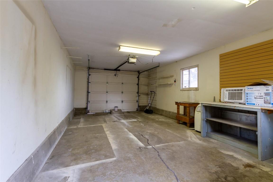 4214 34 Street, Vernon, BC - Indoor Photo Showing Garage