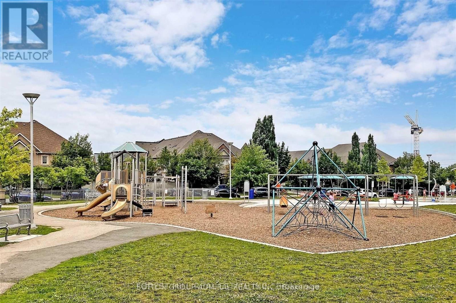 1612 - 30 North Park Road, Vaughan, ON - Outdoor