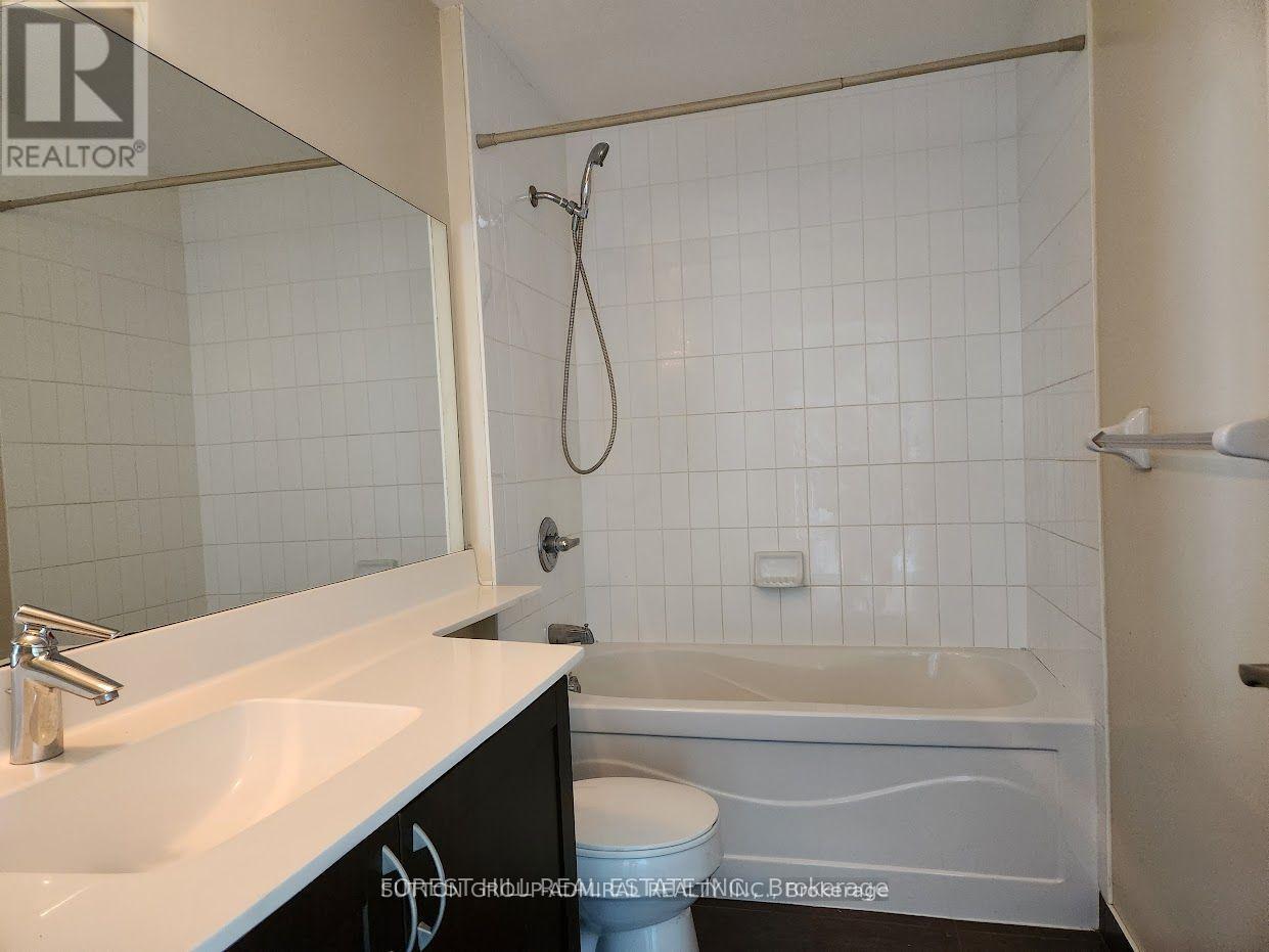 1612 - 30 North Park Road, Vaughan, ON - Indoor Photo Showing Bathroom
