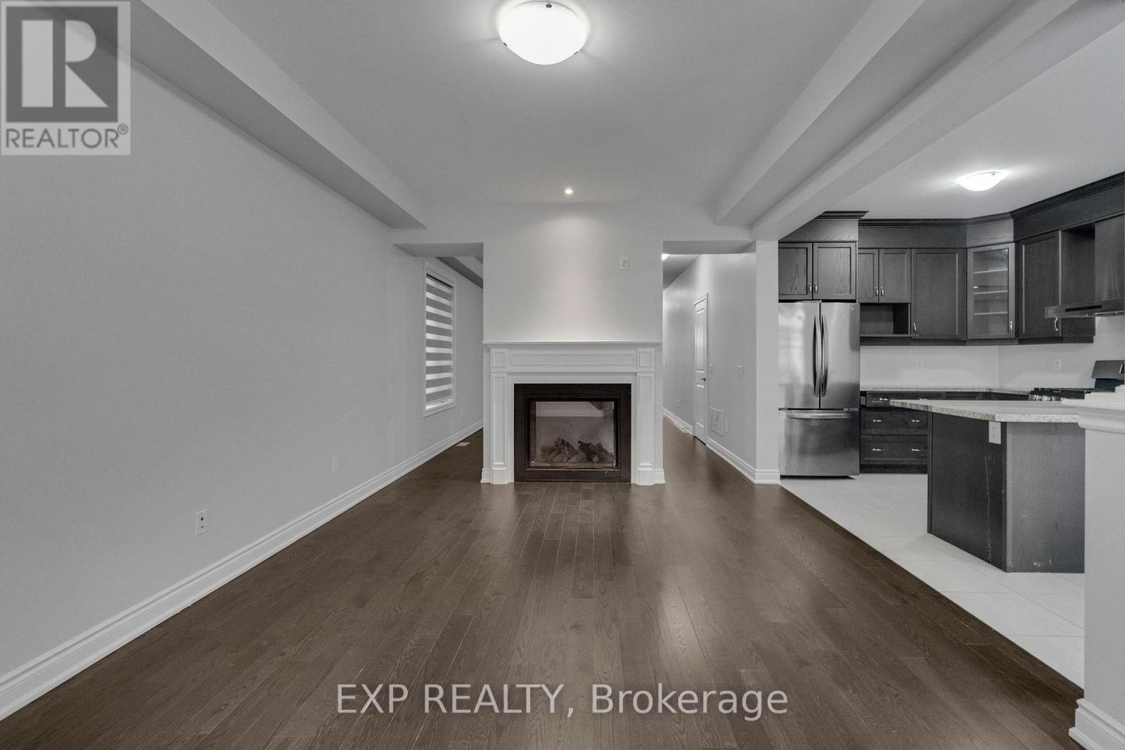 15 Benhurst Crescent, Brampton, ON - Indoor Photo Showing Kitchen With Upgraded Kitchen