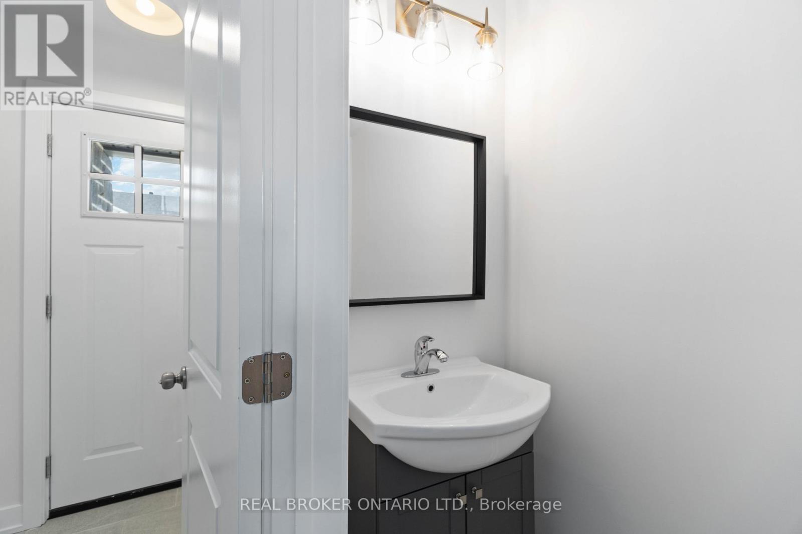 36 Margaret Graham Terrace, Smiths Falls, ON - Indoor Photo Showing Bathroom