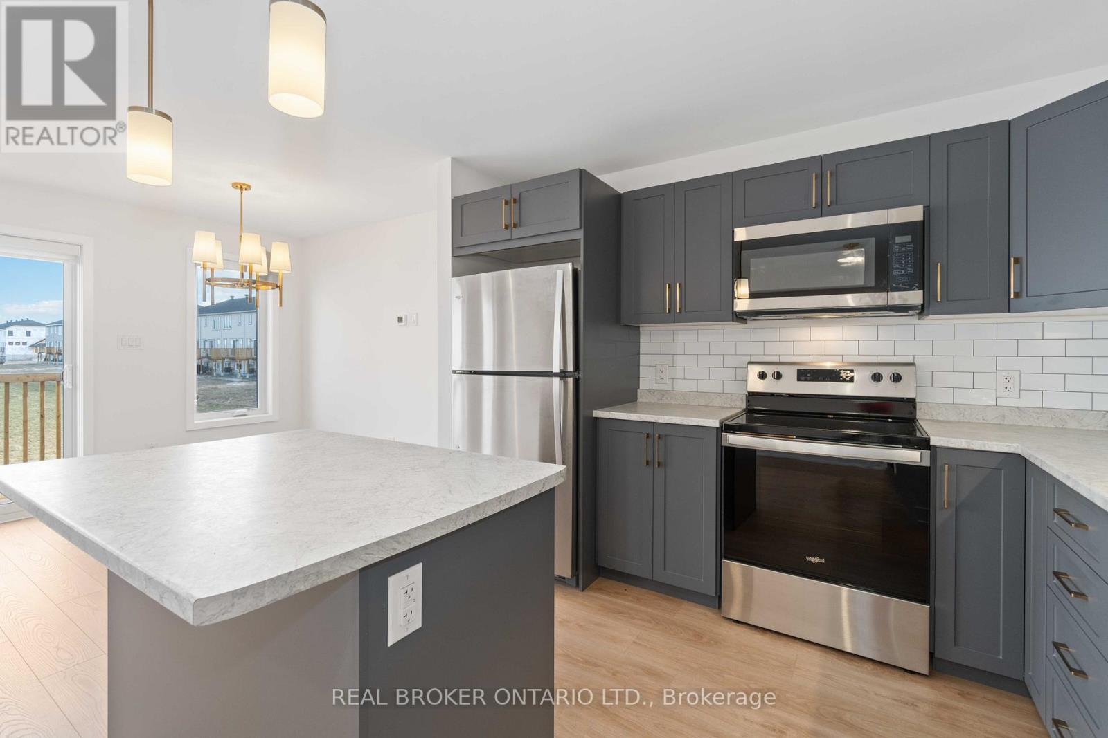 36 Margaret Graham Terrace, Smiths Falls, ON - Indoor Photo Showing Kitchen With Stainless Steel Kitchen With Upgraded Kitchen