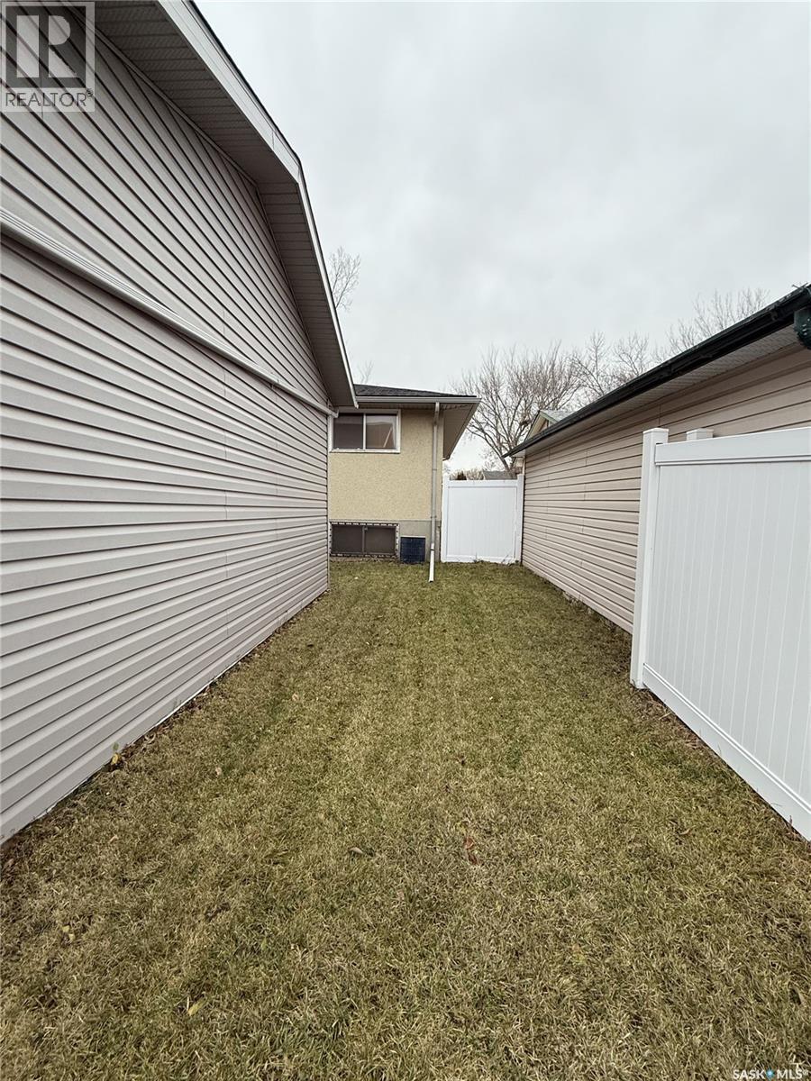 83 Young Crescent, Regina, SK - Outdoor With Exterior