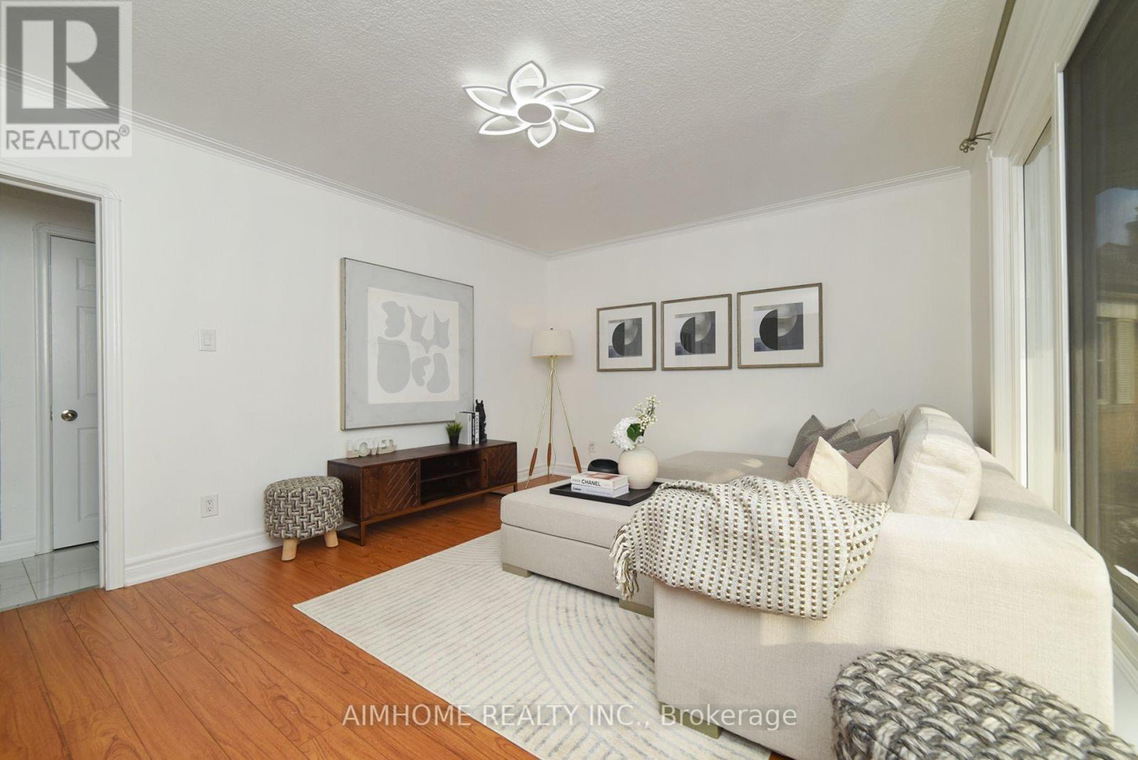 18 Ilfracombe Crescent, Toronto, ON - Indoor Photo Showing Bedroom