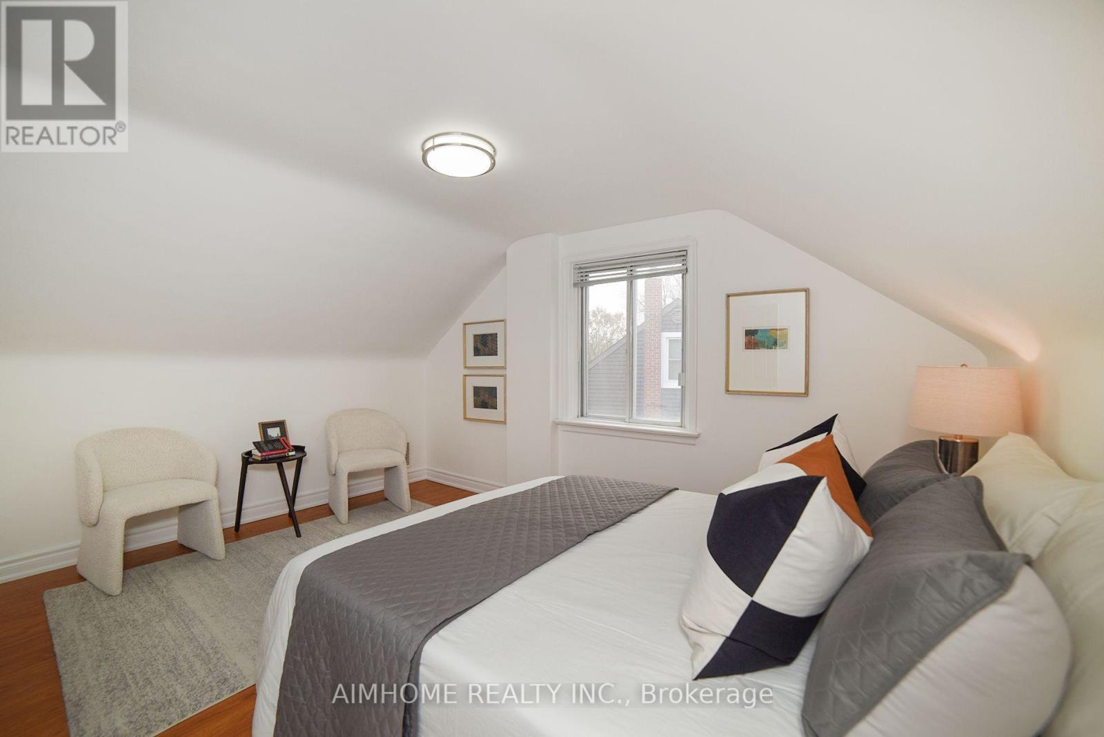 18 Ilfracombe Crescent, Toronto, ON - Indoor Photo Showing Bedroom