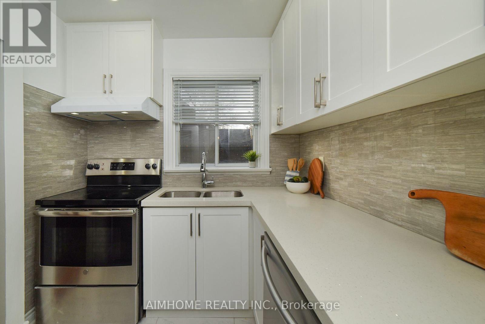 18 Ilfracombe Crescent, Toronto, ON - Indoor Photo Showing Kitchen With Double Sink