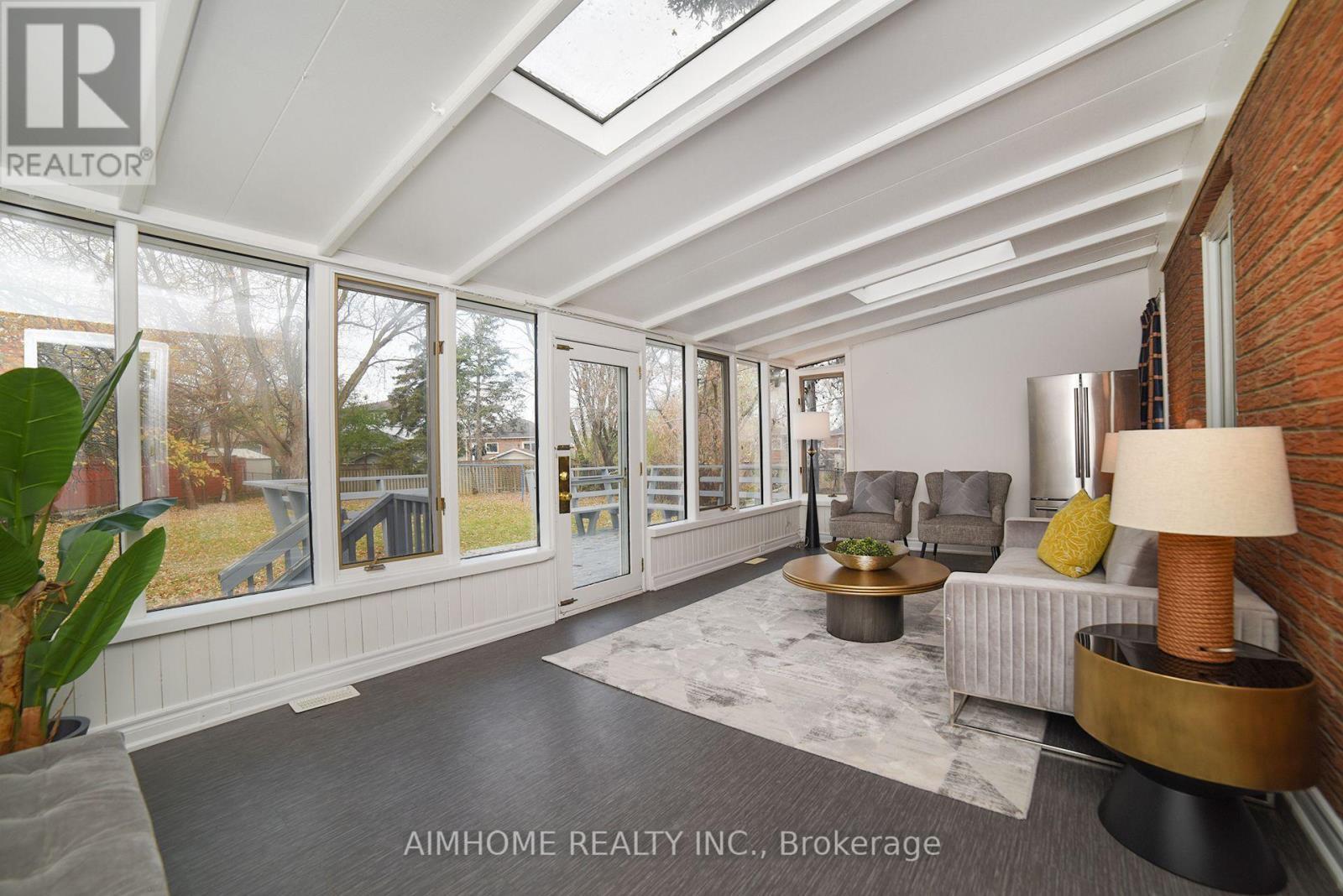 18 Ilfracombe Crescent, Toronto, ON - Indoor