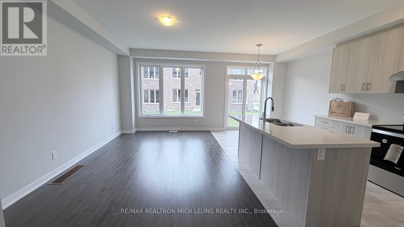 16 Harvey Bunker Crescent, Markham, ON - Indoor Photo Showing Kitchen With Double Sink