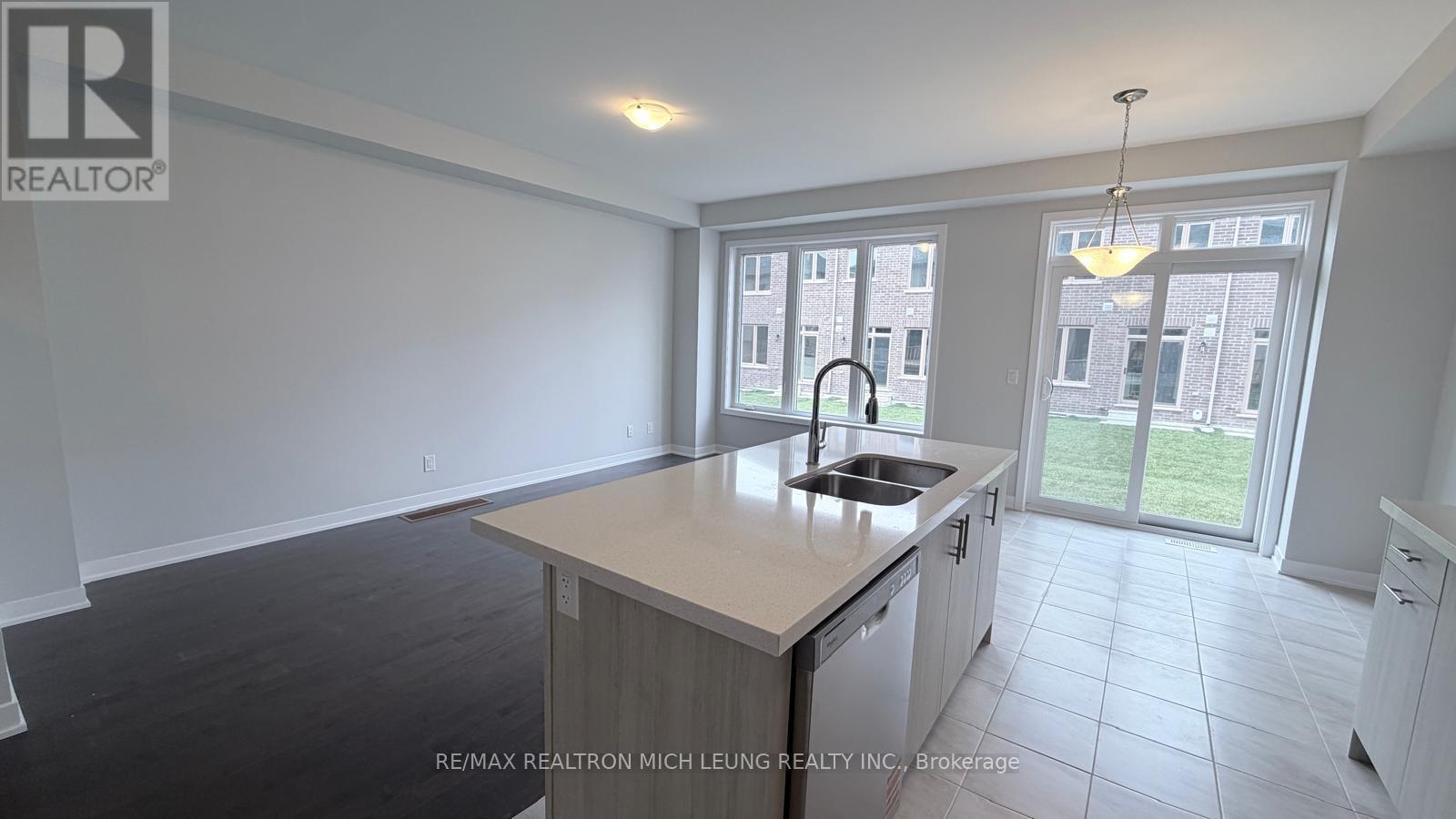 16 Harvey Bunker Crescent, Markham, ON - Indoor Photo Showing Kitchen With Double Sink