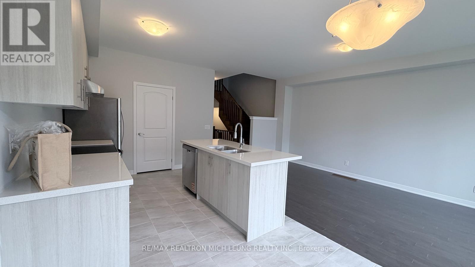 16 Harvey Bunker Crescent, Markham, ON - Indoor Photo Showing Kitchen With Double Sink