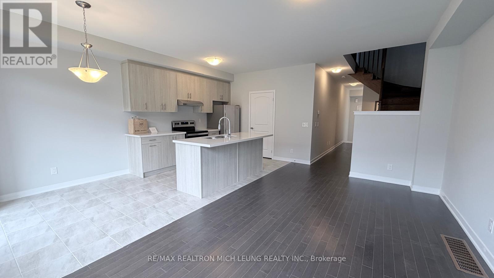 16 Harvey Bunker Crescent, Markham, ON - Indoor Photo Showing Kitchen