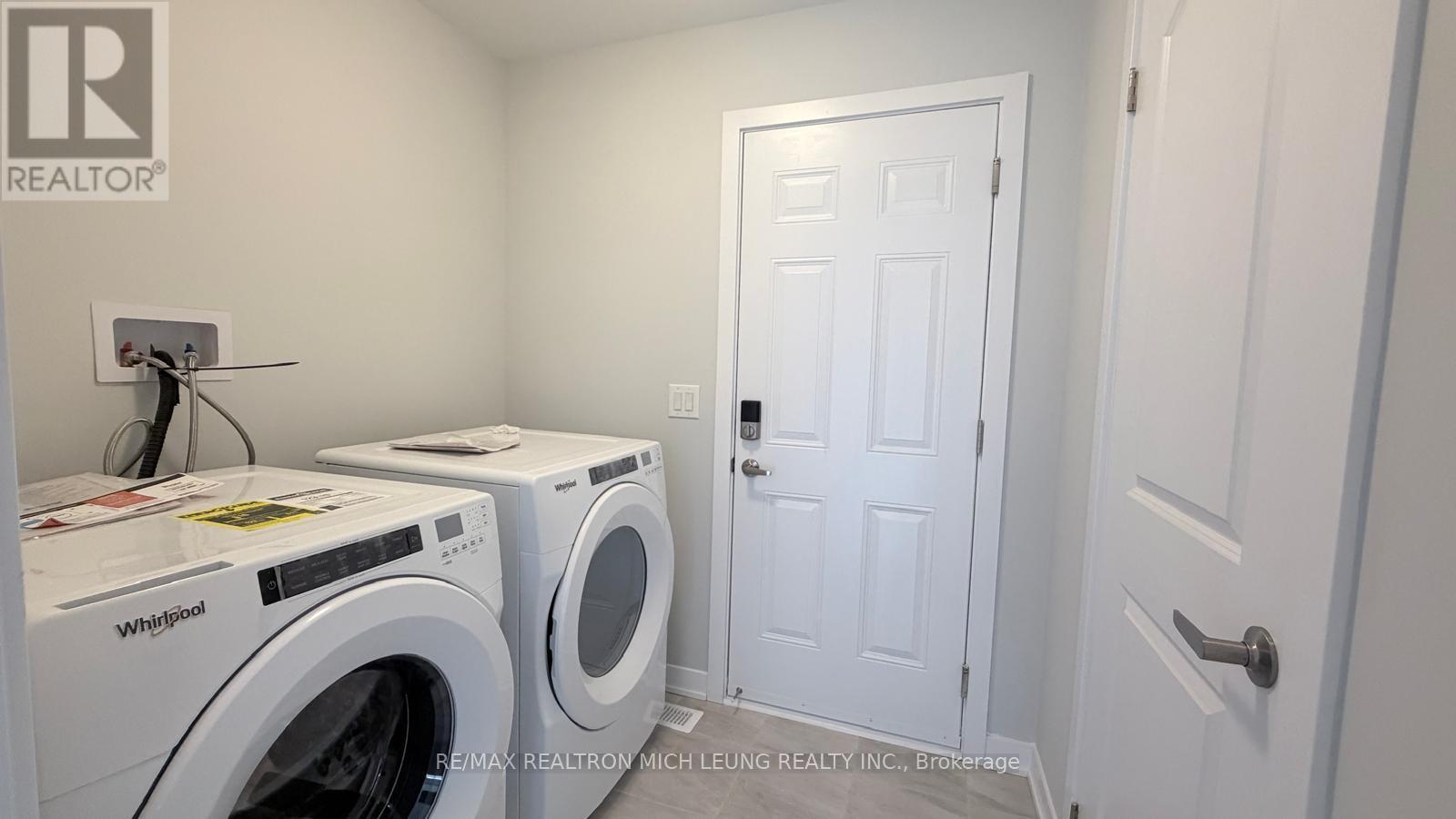 16 Harvey Bunker Crescent, Markham, ON - Indoor Photo Showing Laundry Room