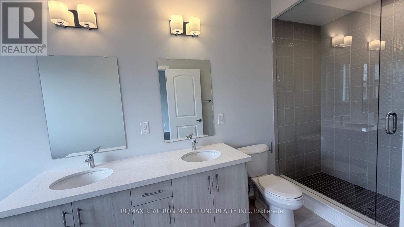 16 Harvey Bunker Crescent, Markham, ON - Indoor Photo Showing Bathroom